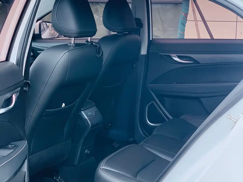 Geely Emgrand 2022 — фото 10