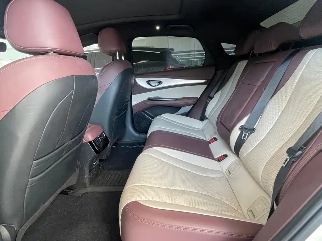 BYD Seal 07 DM-i 2024 — фото 10