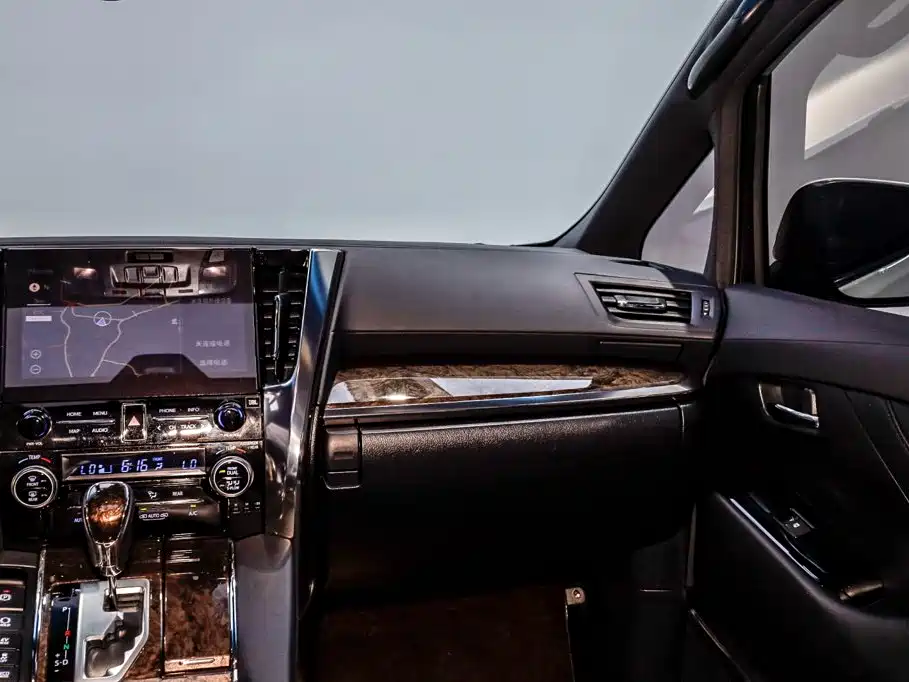 Toyota Vellfire 2021 — фото 28