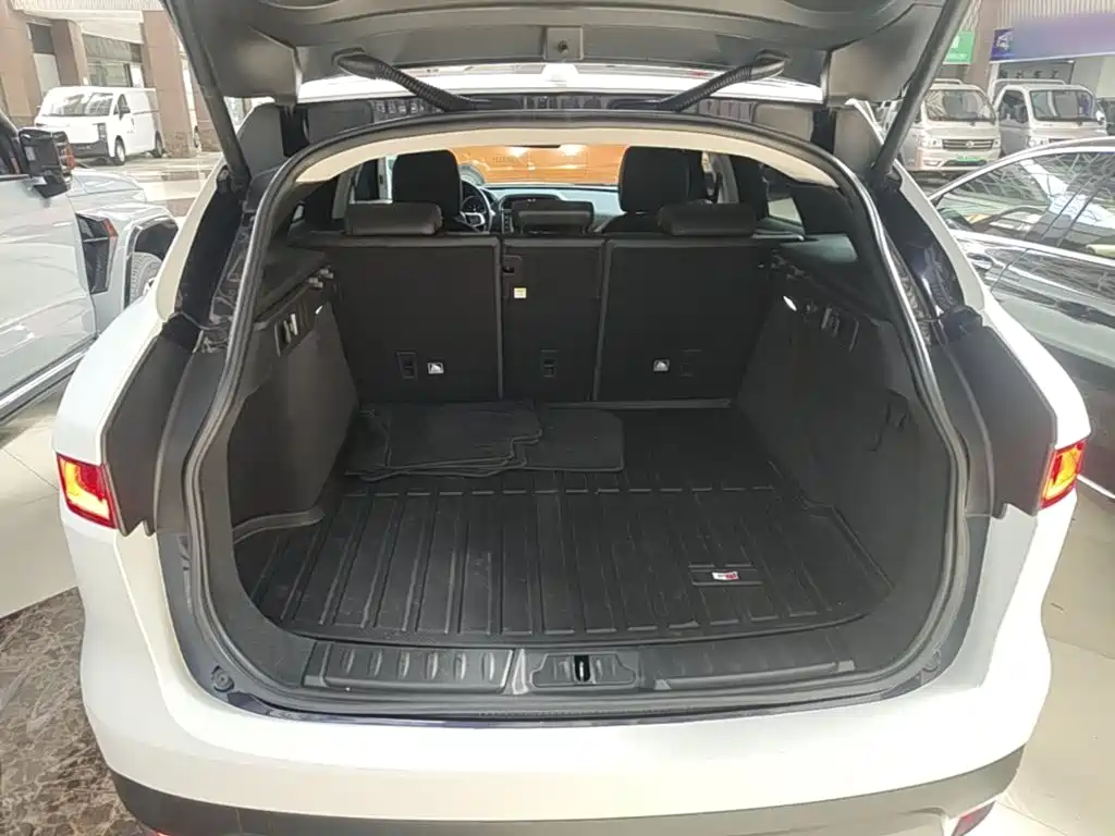 Jaguar F-PACE 2018 — фото 19