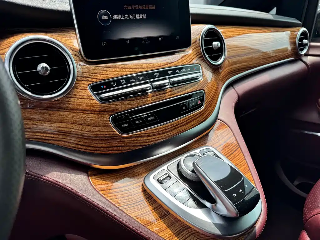 Mercedes-Benz V-Class 2019 — фото 18