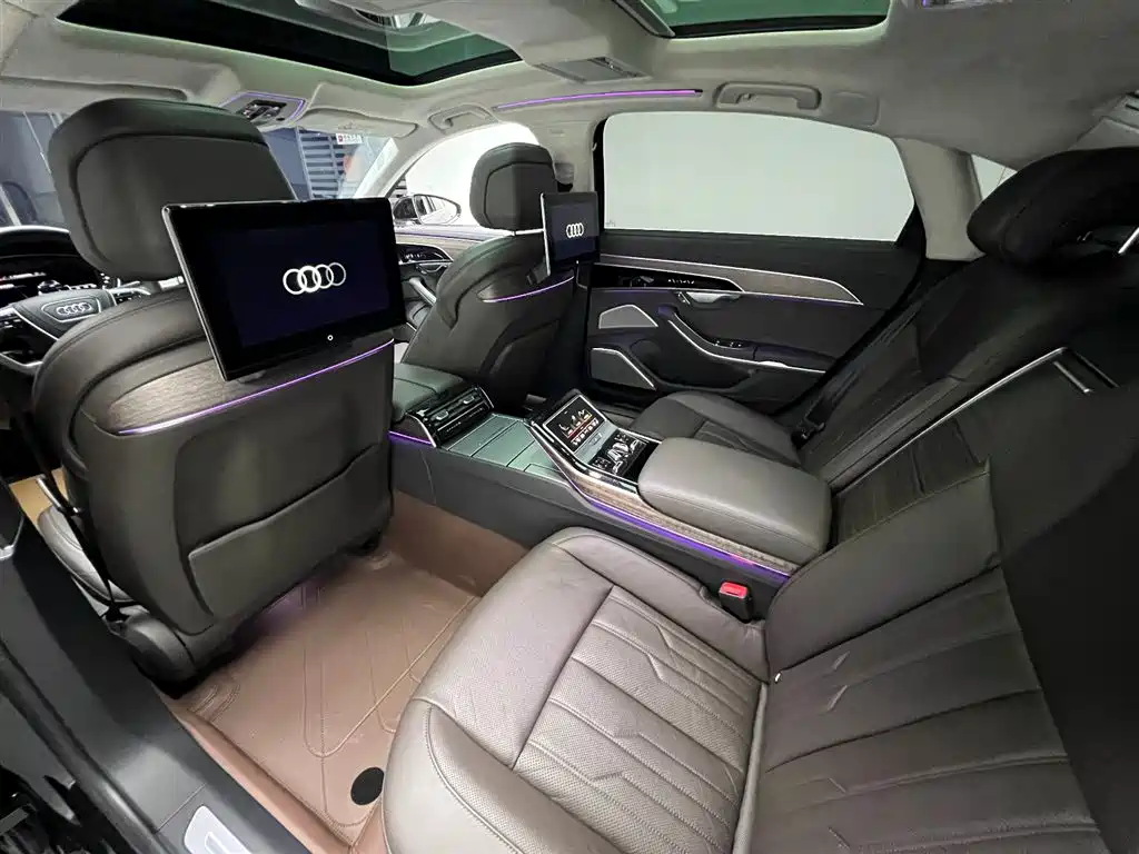 Audi A8 2021 — фото 12