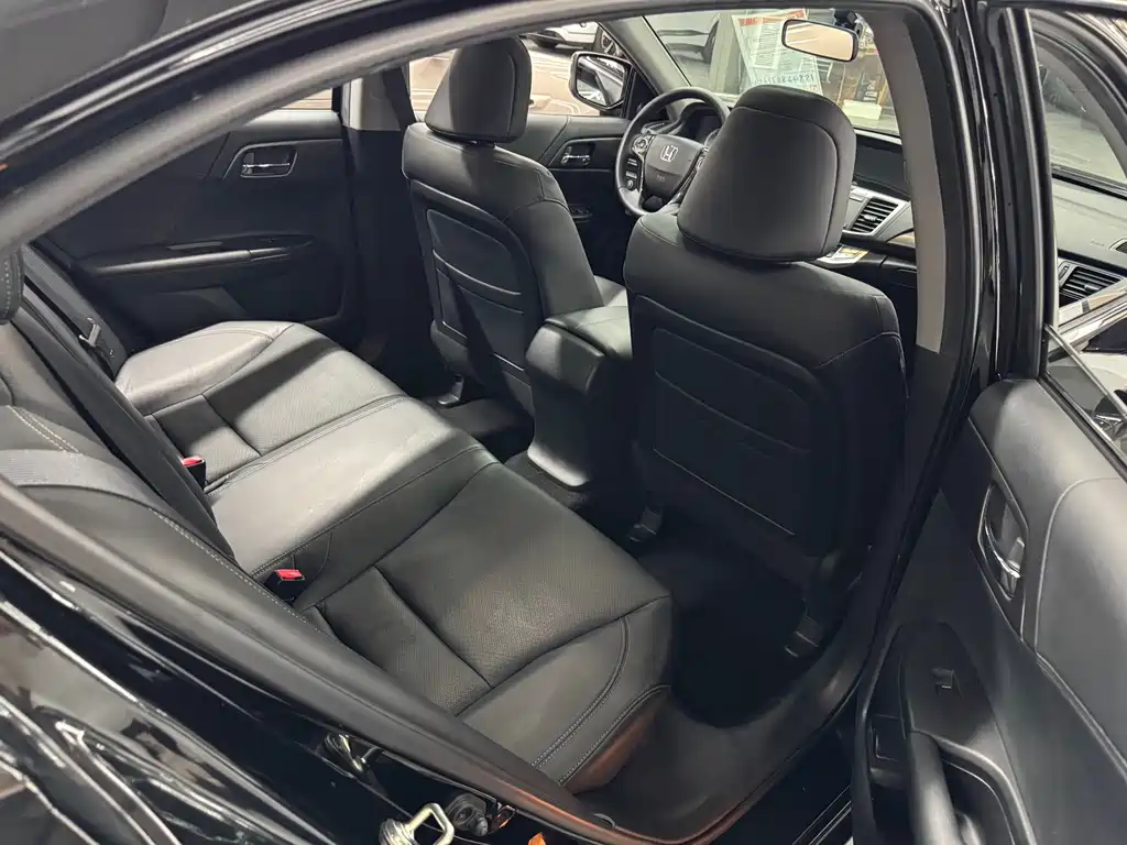 Honda Accord 2015 — фото 15
