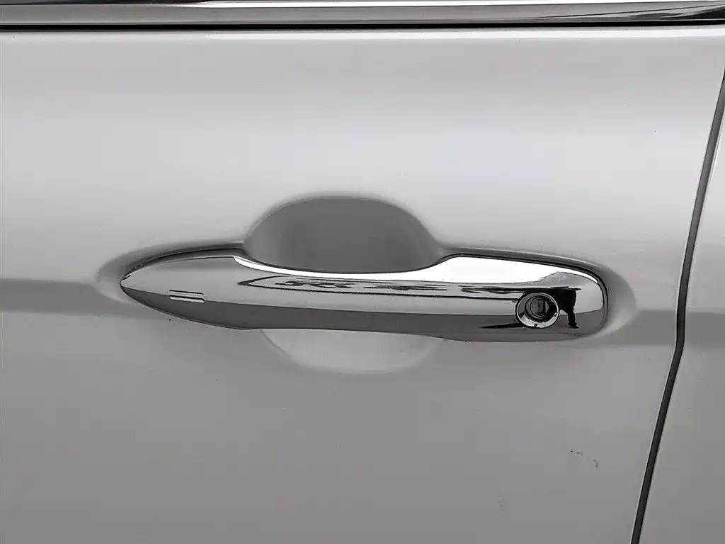 Toyota Camry 2023 — фото 18