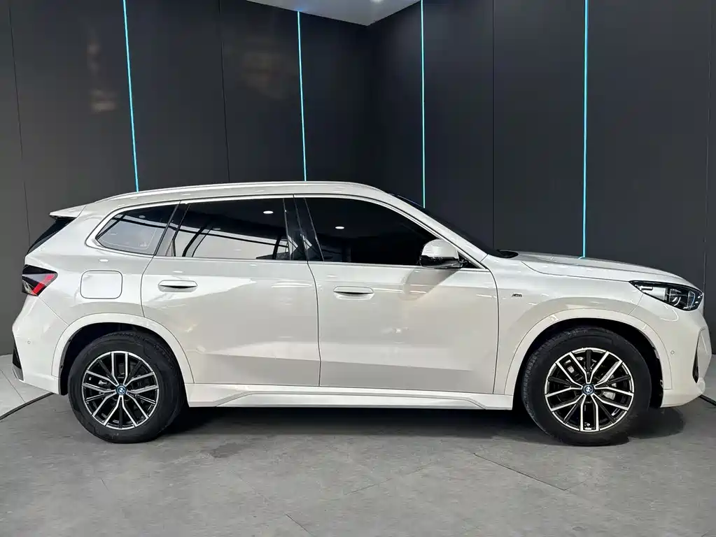 BMW iX1 2024