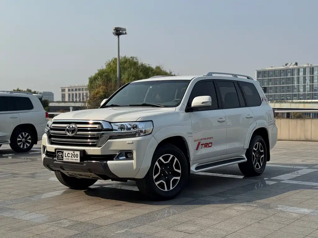 Toyota Land Cruiser 2019 — фото 1