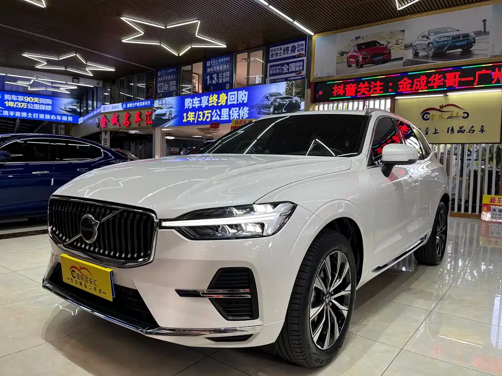 Volvo XC60 2023 — фото 1