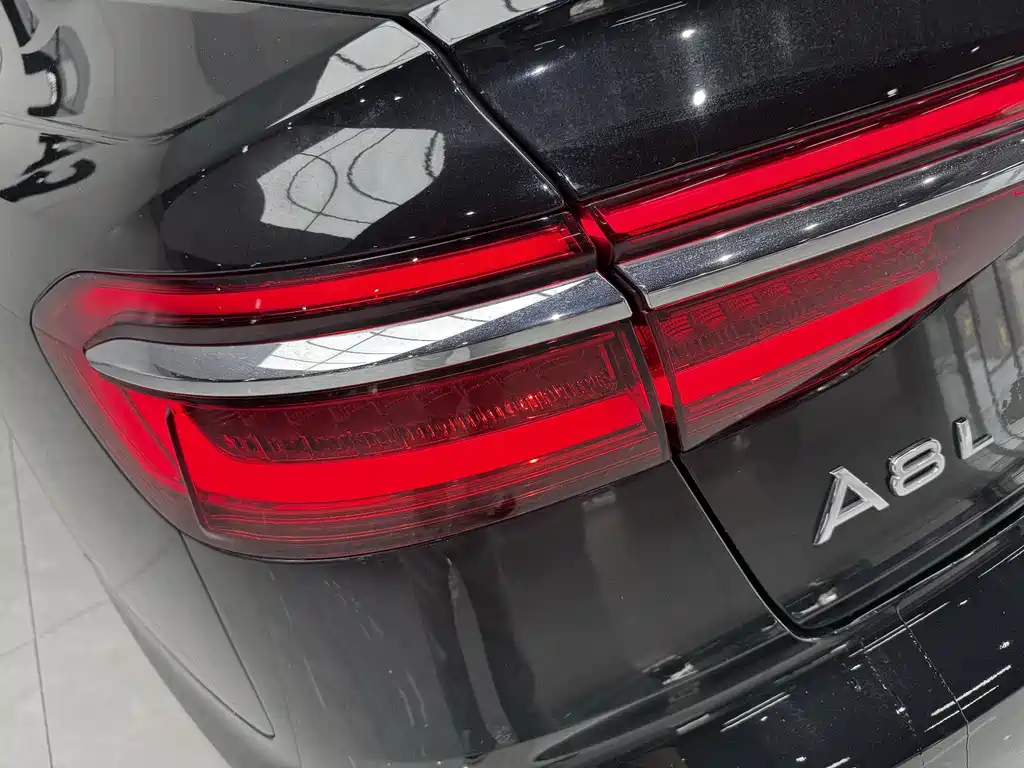 Audi A8 2023 — фото 15