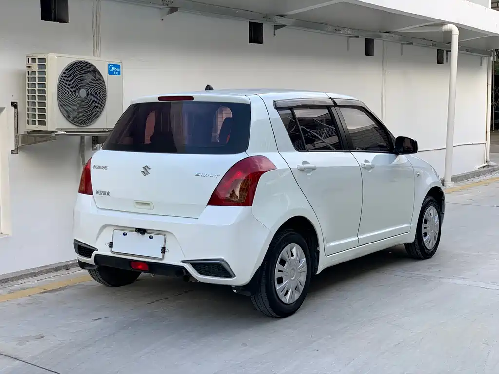 Suzuki Swift 2015 — фото 15