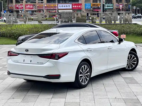 Lexus ES 2024