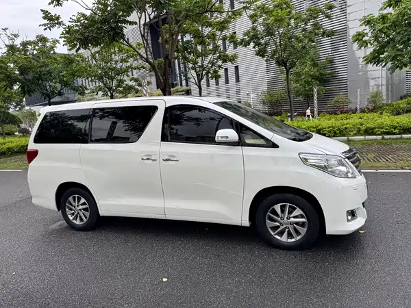 Toyota Alphard 2013