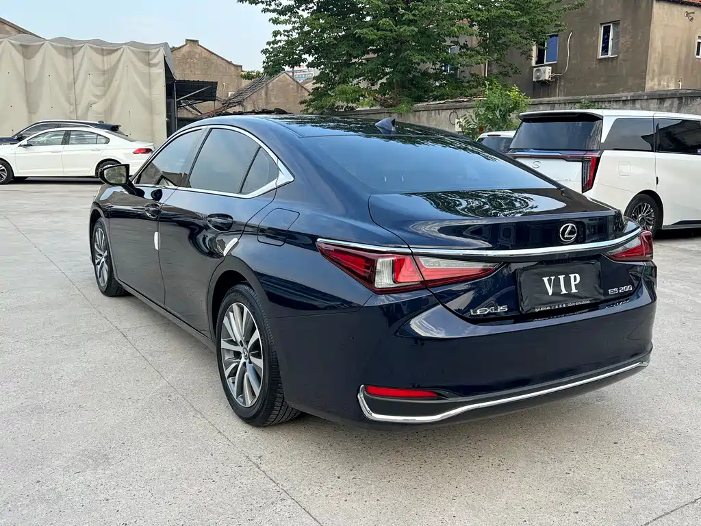 Lexus ES 2018 — фото 14