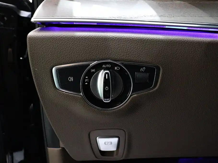 Mercedes-Benz E-Class 2023 — фото 18
