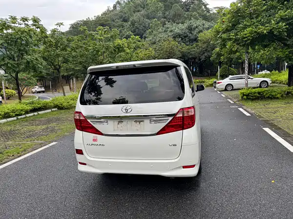 Toyota Alphard 2013