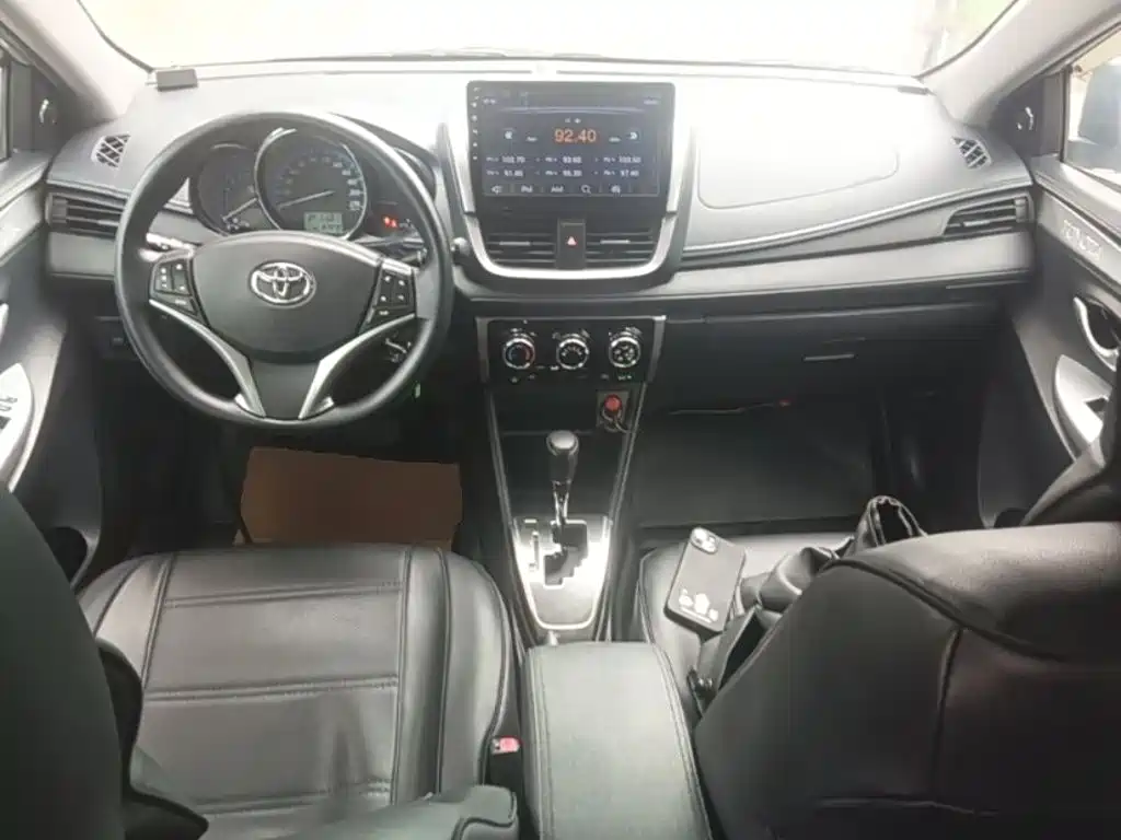 Toyota Yaris L 2016 — фото 10