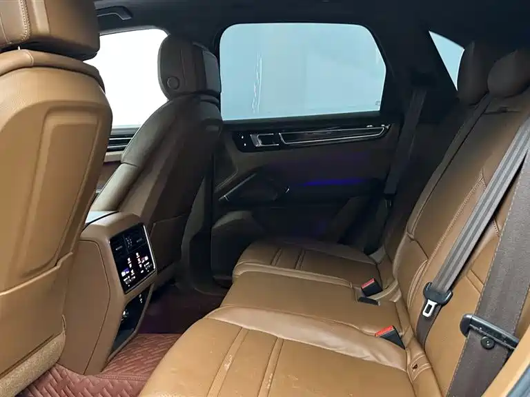 Porsche Cayenne 2023 — фото 16