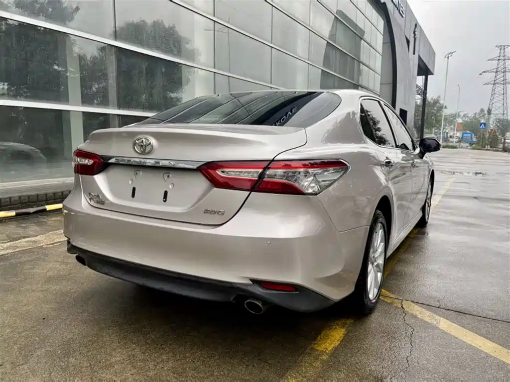 Toyota Camry 2018 — фото 23