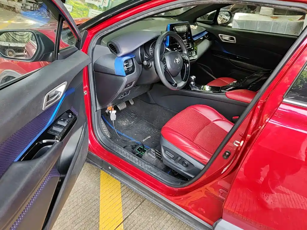 Toyota C-HR 2019 — фото 16