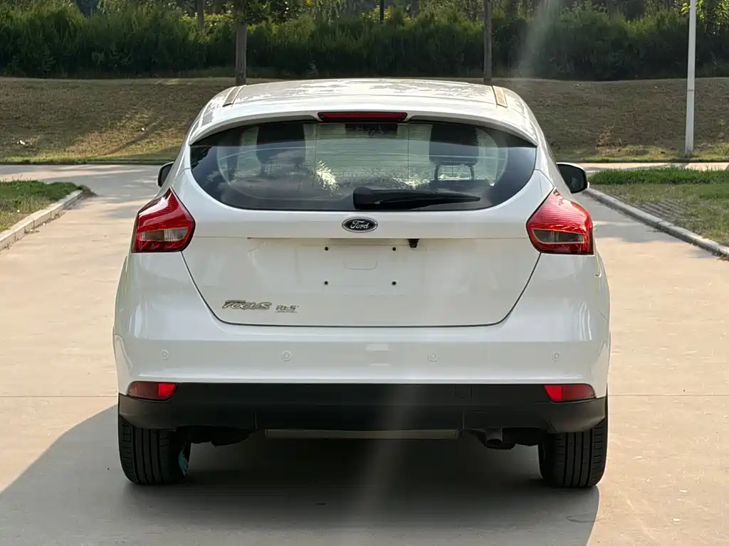 Ford Focus 2015 — фото 15