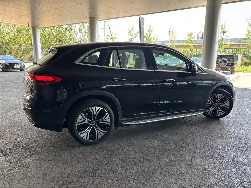 Mercedes-Benz EQE SUV 2025