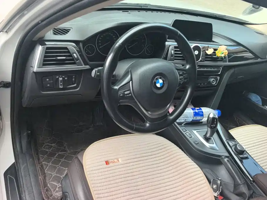 BMW 3 Series 2018 — фото 12