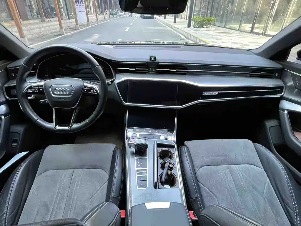 Audi A6L 2022
