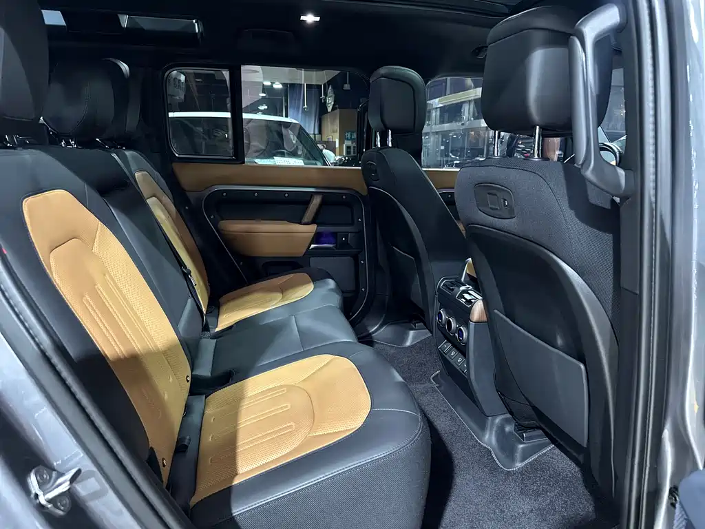 Land Rover Defender 2022 — фото 33