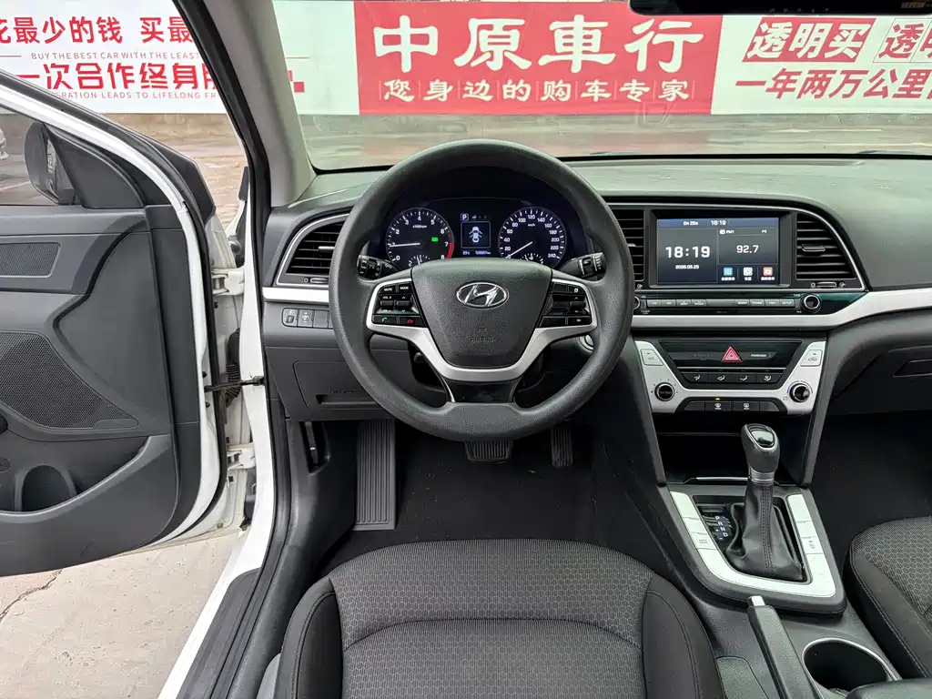 Hyundai Elantra 2018 — фото 10