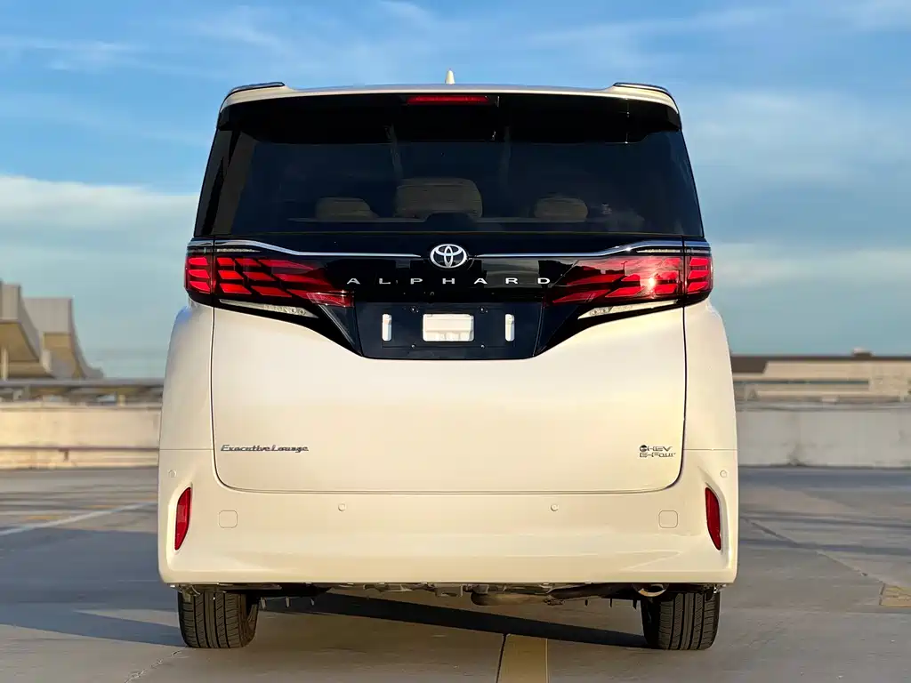 Toyota Alphard 2024 — фото 11