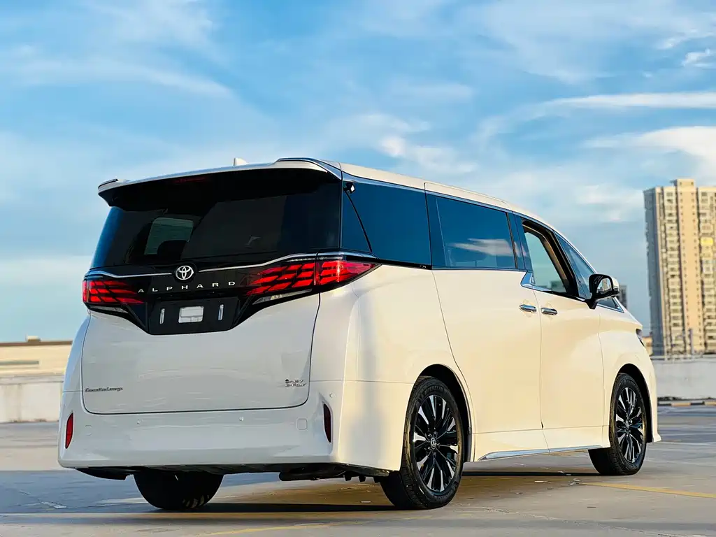 Toyota Alphard 2024 — фото 12