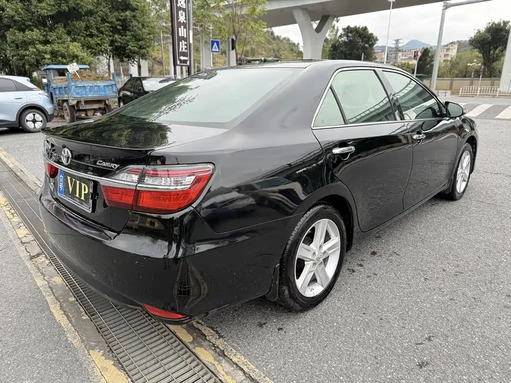 Toyota Camry 2016 — фото 5