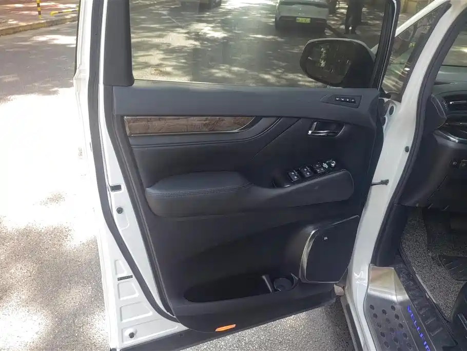 Toyota Vellfire 2020