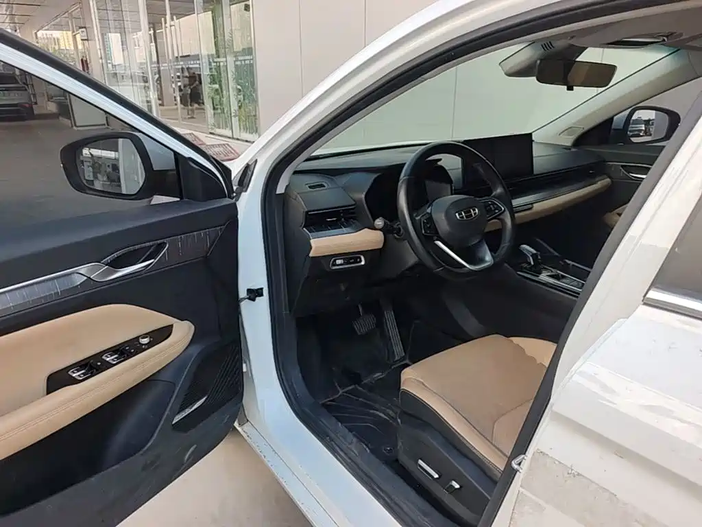 Geely Emgrand L Hip 2024 — фото 12