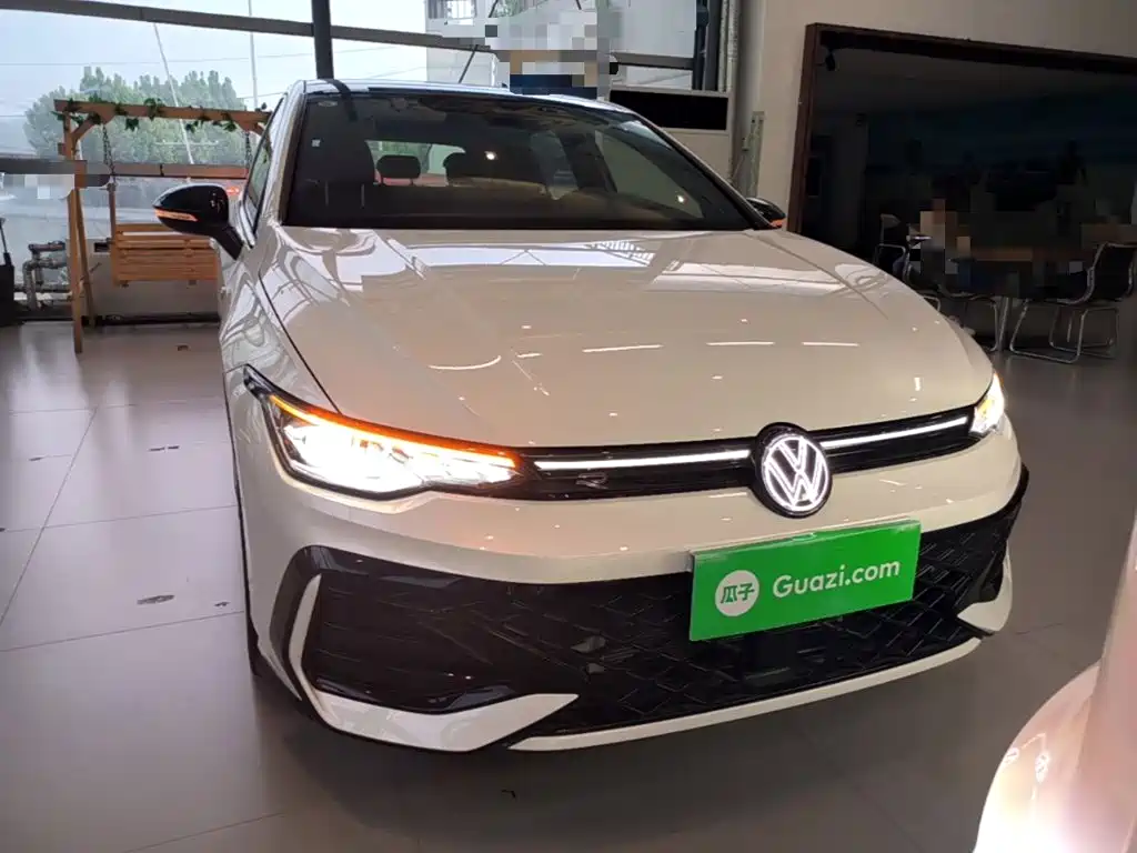 Volkswagen Golf 2025