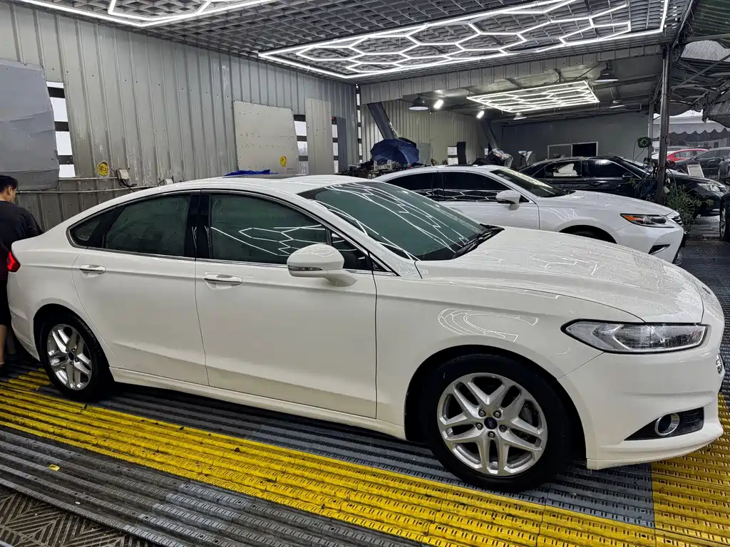 Ford Mondeo 2015 — фото 4