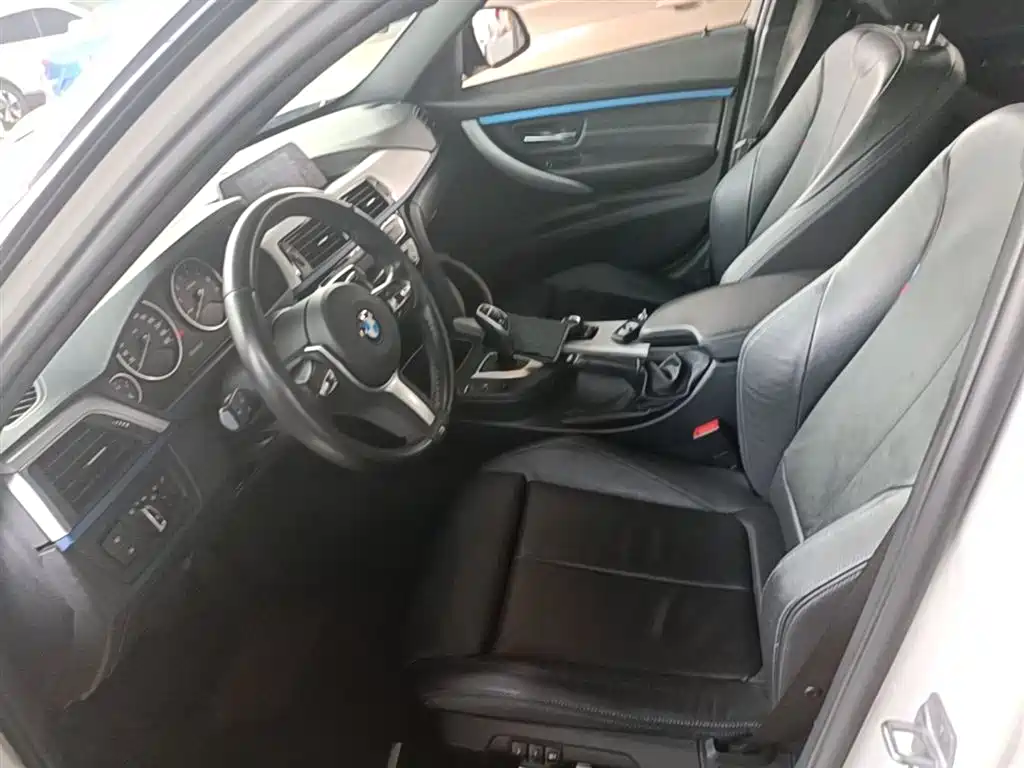 BMW 3 Series 2019 — фото 15