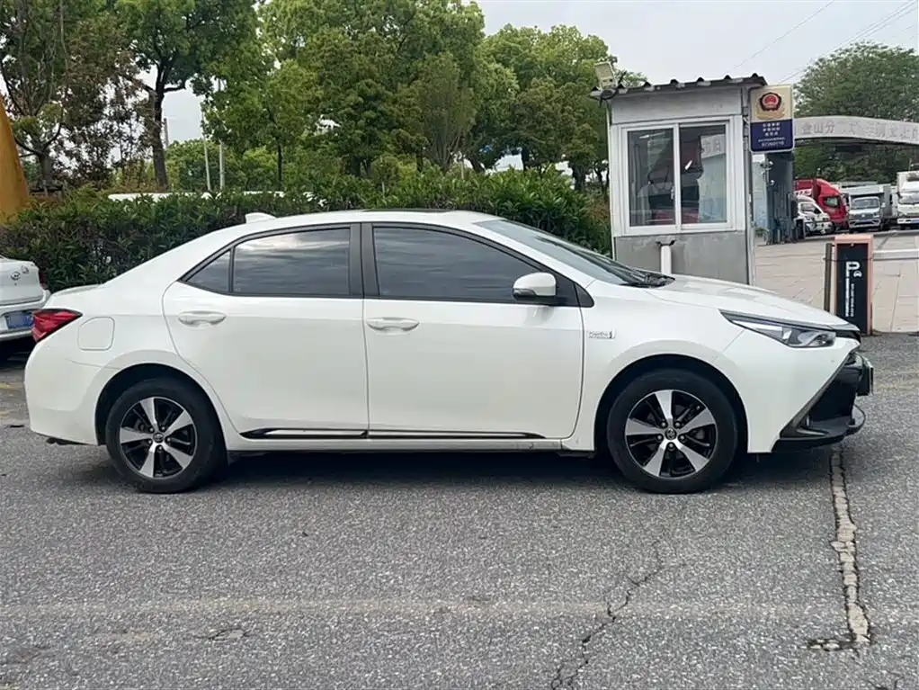 Toyota Levin Twin Engine E+ 2019 — фото 16