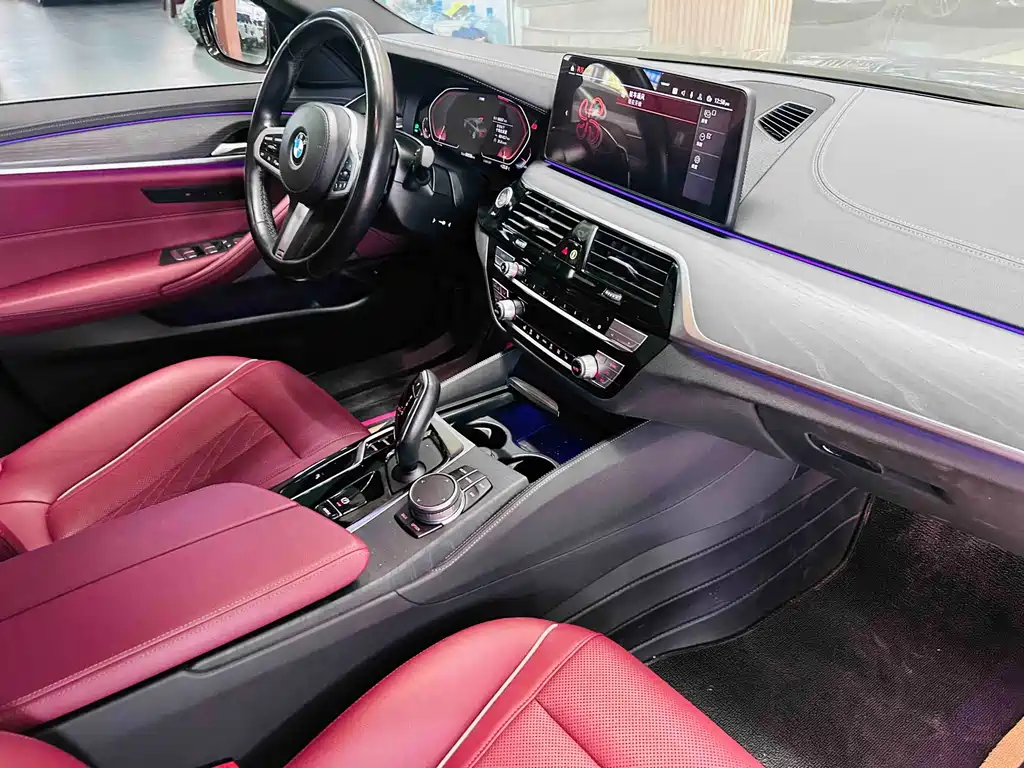 BMW 5 Series 2021 — фото 14