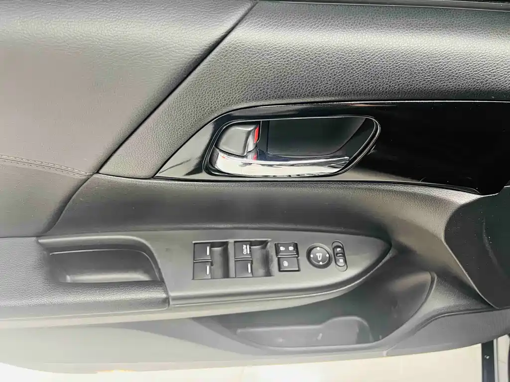 Honda Accord 2017 — фото 12