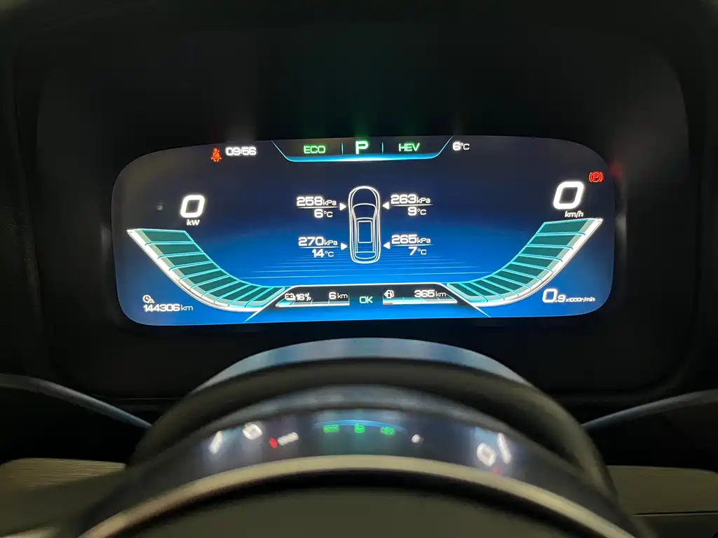 BYD Tang New Energy 2018 — фото 11