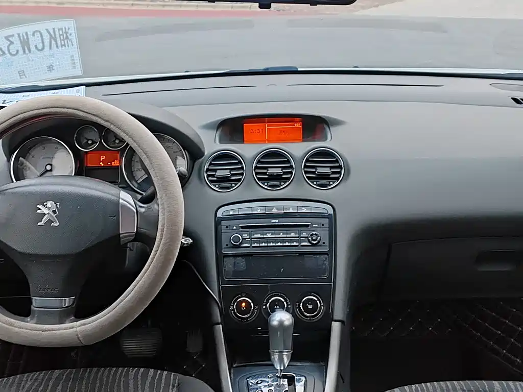 Peugeot 408 2014 — фото 11