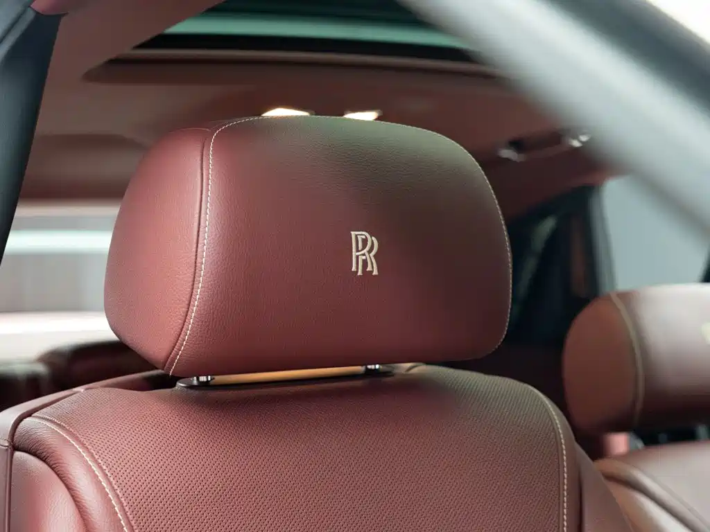Rolls-Royce Ghost 2018 — фото 16