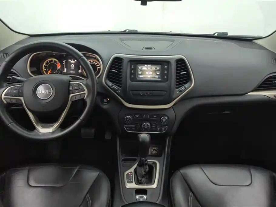 Jeep Cherokee 2016 — фото 12