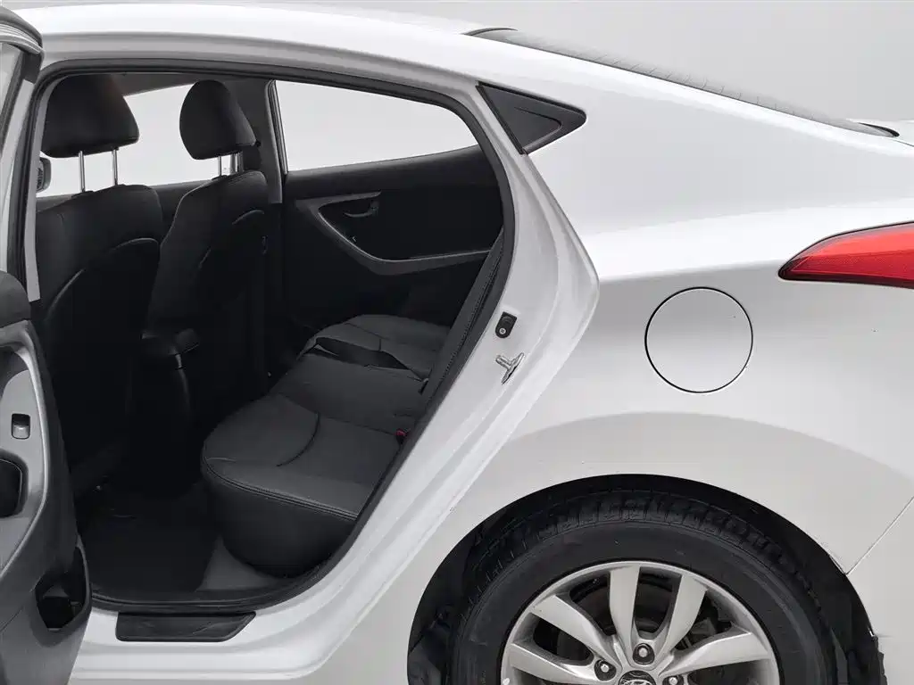 Hyundai Elantra Langdong 2015 — фото 15