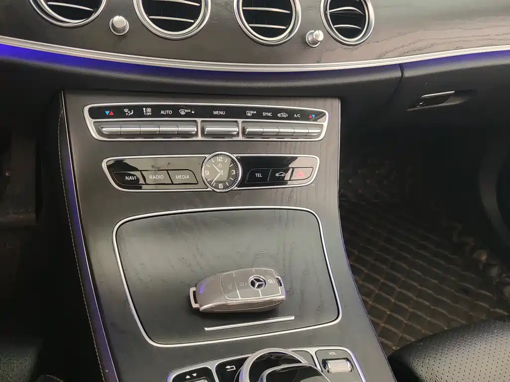Mercedes-Benz E-Class 2018 — фото 13
