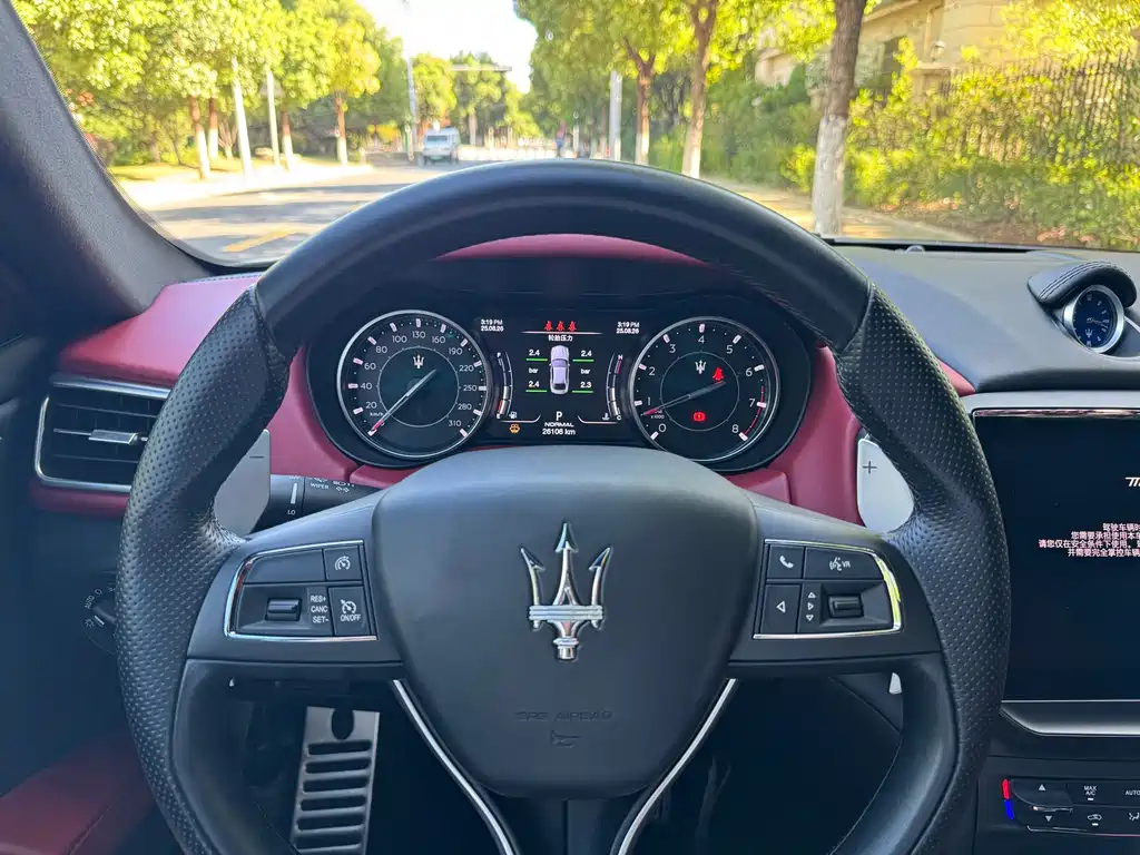 Maserati Ghibli 2023 — фото 10