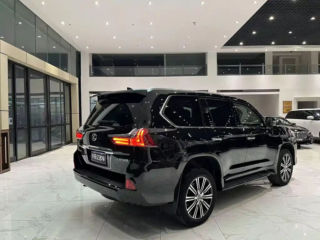 Lexus LX 2019 — фото 17