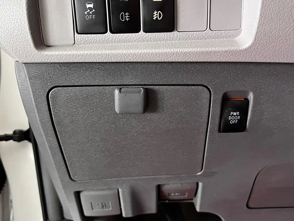 Toyota Sienna 2017 — фото 13