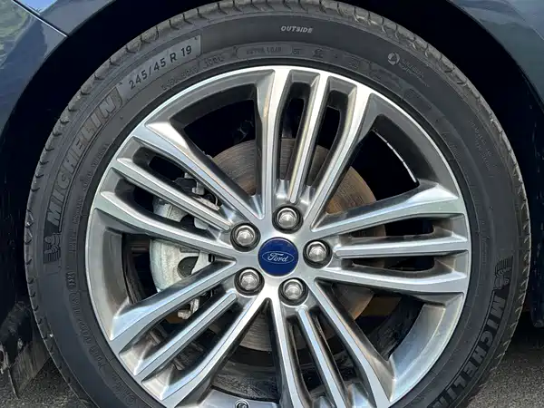 Ford Taurus 2021