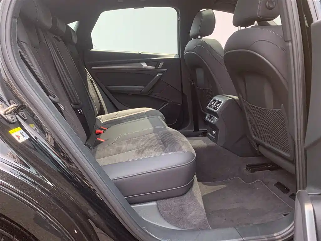 Audi Q5L Sportback 2024 — фото 20